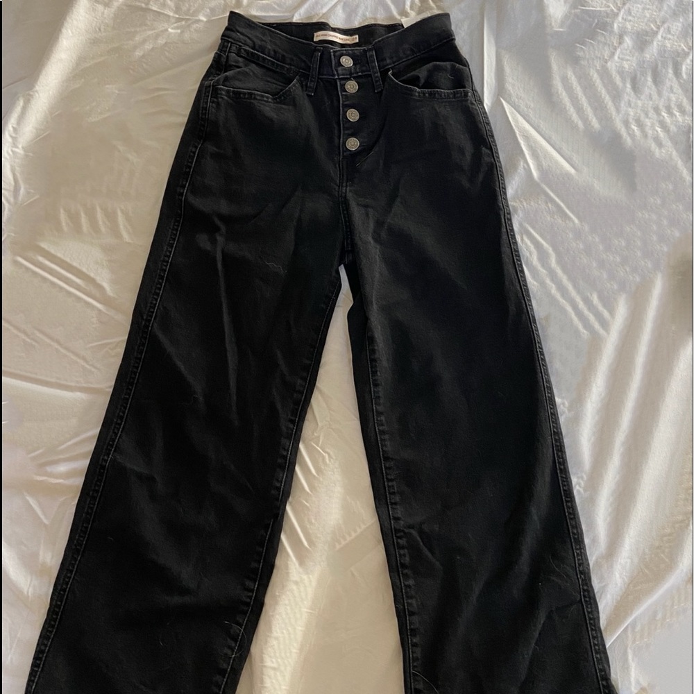 Wide leg Levi’s black jeans